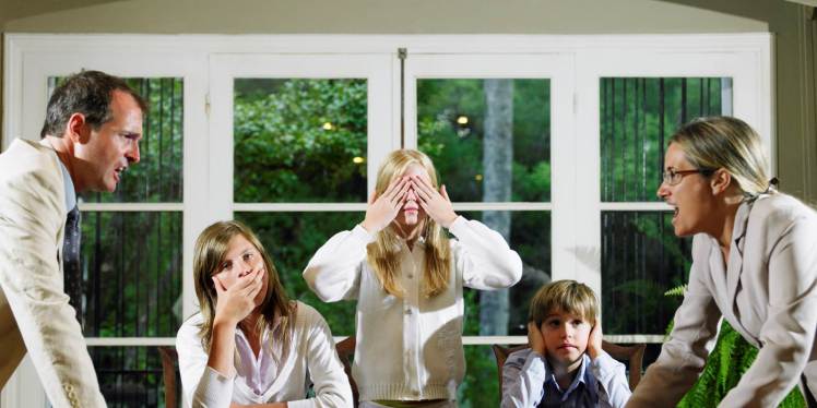 635860950170986913-1373055051_o-PARENTS-FIGHTING-facebook