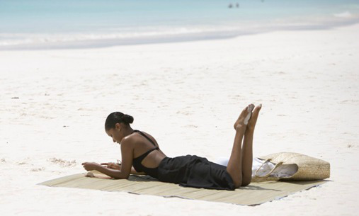 black-girl-reading_on_beach1