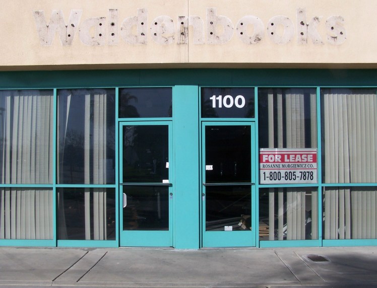 walden-books-closes-lancaster-ca-feb-2010